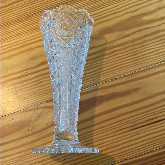 Elegant Crystal Vase - Picture 4 of 11
